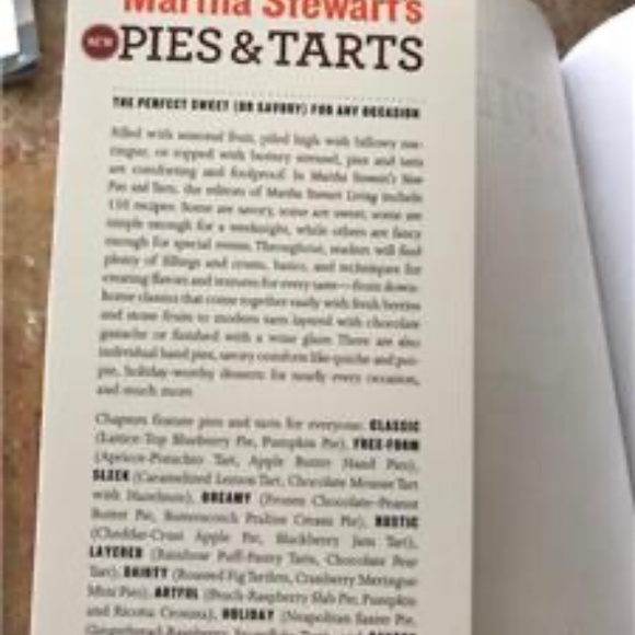 NEW MARTHA STEWART'S PIES & TARTS 150 RECIPES FAVORITES GREAT PHOTOS NEVER USED - Picture 4 of 5